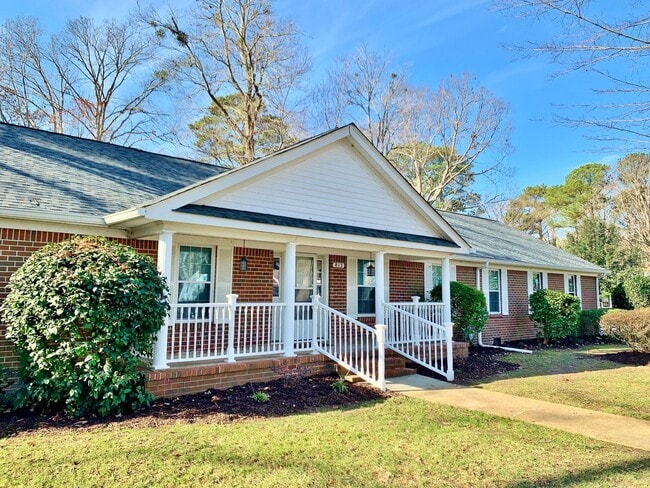 813 Five Point Rd in Virginia Beach, VA - Building Photo - Building Photo