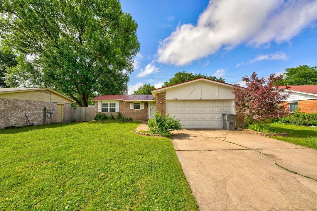 12486 E 26th St in Tulsa, OK - Building Photo