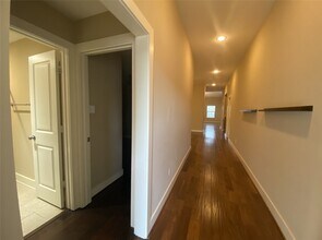 6057 Yale St in Houston, TX - Foto de edificio - Building Photo