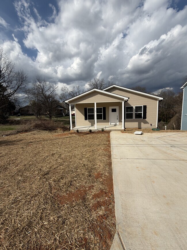 67 Woodsdale Pl SE in Concord, NC - Building Photo - Building Photo