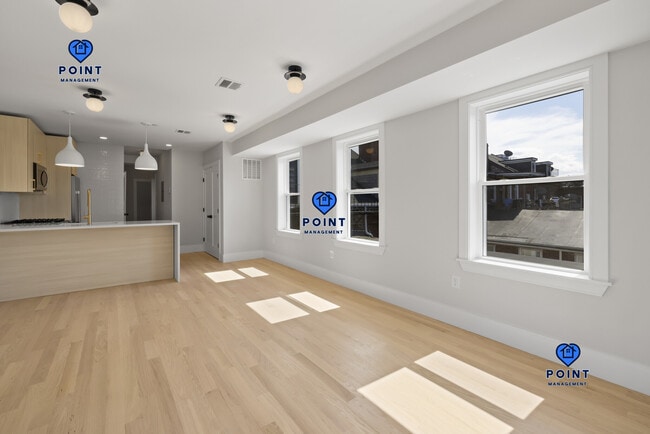 22 Paris St, Unit #3 in Boston, MA - Foto de edificio - Building Photo