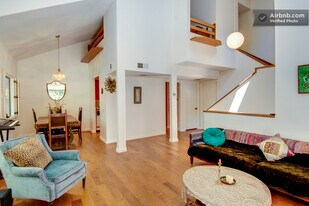 1115 Creekside Way in Ojai, CA - Building Photo