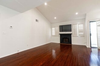10506 Sunland Blvd in Shadow Hills, CA - Building Photo - Building Photo