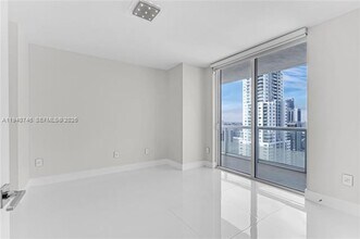 50 Biscayne Blvd in Miami, FL - Building Photo - Building Photo