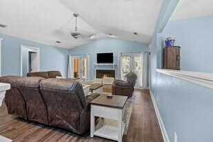 5922 NW 57th Way in Gainesville, FL - Building Photo