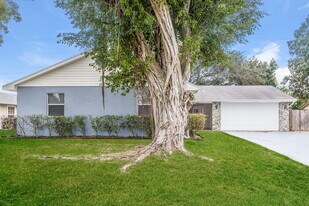 365 Las Palmas St in Royal Palm Beach, FL - Building Photo