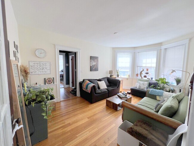 11 Ellery St, Unit 5 in Cambridge, MA - Building Photo - Building Photo