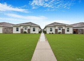 12 Stauffers St in Weslaco, TX - Building Photo