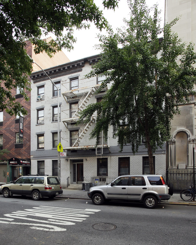 157 E Third St in New York, NY - Foto de edificio - Building Photo