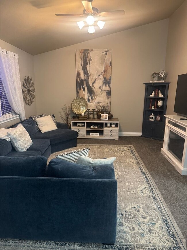 378 S Pine Ave in Sugar City, ID - Building Photo - Building Photo