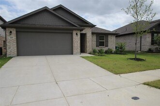 1808 Briar Hl Dr in Denton, TX - Building Photo - Building Photo