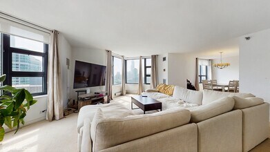401 E Ontario St in Chicago, IL - Building Photo - Building Photo