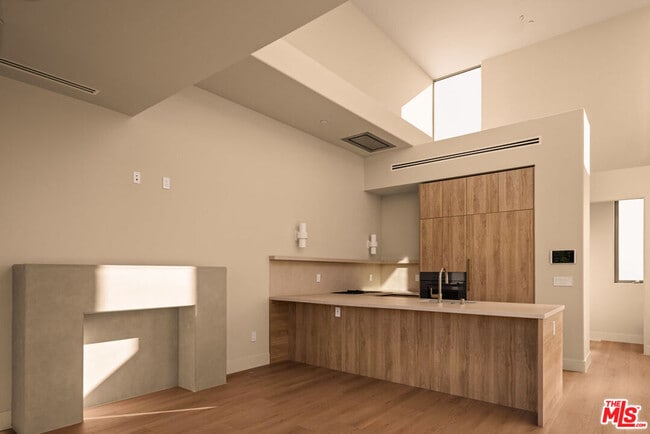 755 N Alfred St in Los Angeles, CA - Building Photo - Building Photo