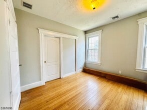 91 E Passaic Ave, Unit 2 in Bloomfield, NJ - Building Photo - Building Photo
