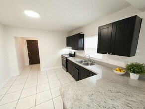 8013 NW 10th Ct in Miami, FL - Building Photo - Building Photo