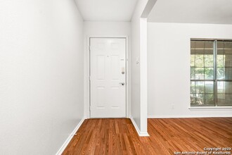 2535 Wilderness Hill in San Antonio, TX - Building Photo - Building Photo
