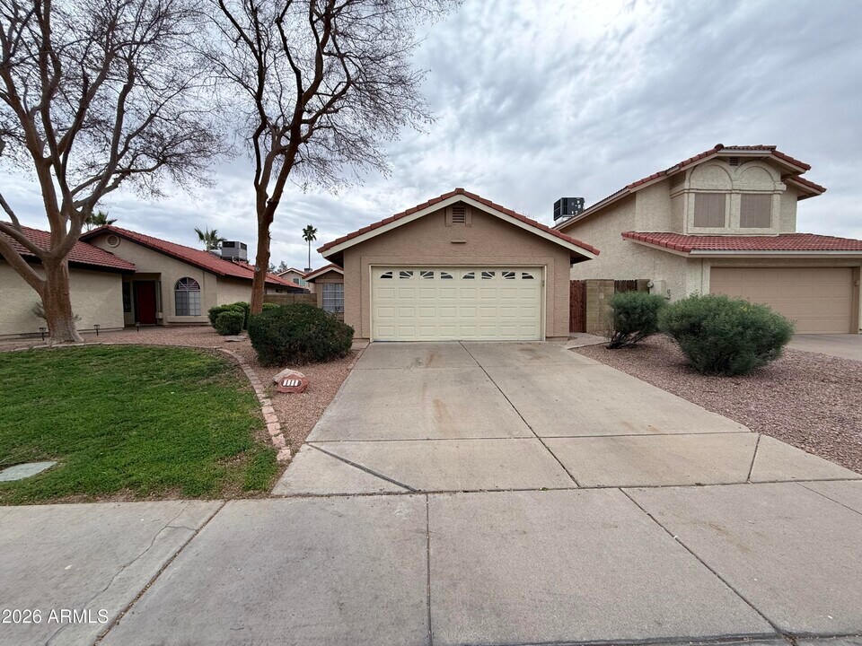 2307 W Gail Dr in Chandler, AZ - Building Photo