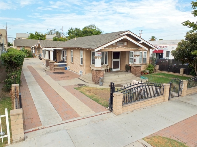 925 Temple Ave in Long Beach, CA - Foto de edificio