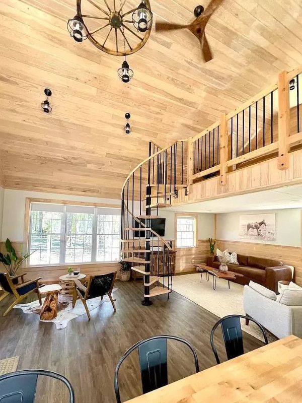 property at 10 Elizabeth Ln