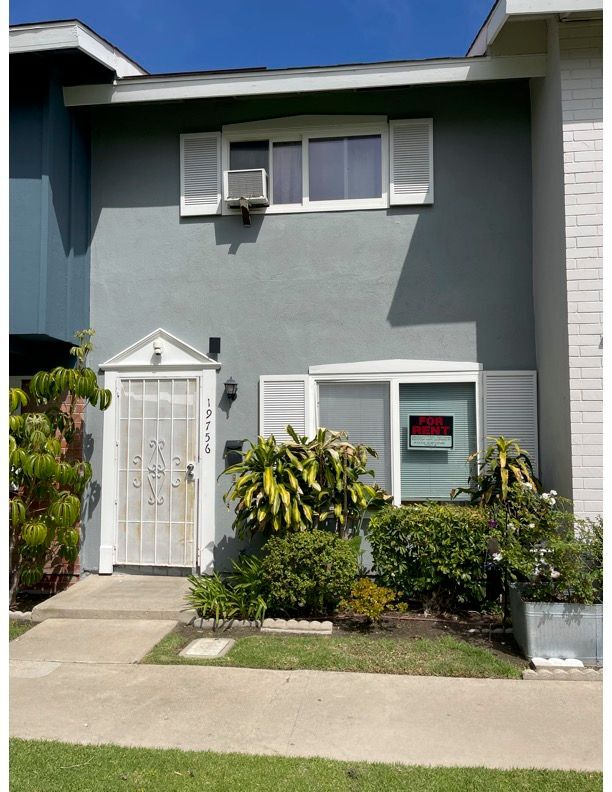 19756 Kingswood Ln in Huntington Beach, CA - Building Photo - Building Photo