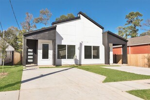 8133 Cabot St in Houston, TX - Building Photo