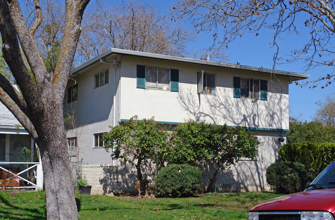 2123 15th Ave in Sacramento, CA - Building Photo