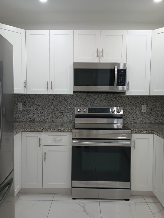 3820 E 9th Ln in Hialeah, FL - Building Photo