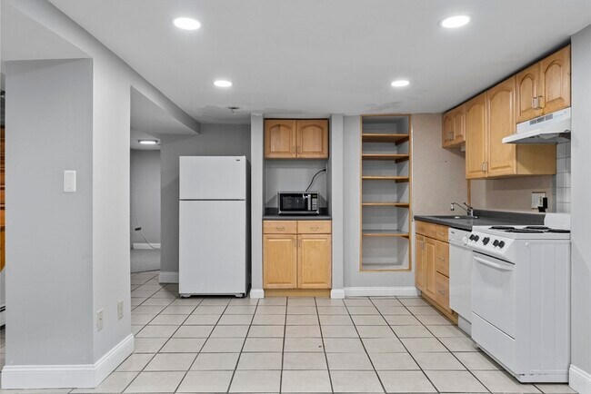 110 W 3rd St-Unit -1 in Boston, MA - Foto de edificio - Building Photo
