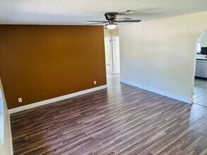 11142 Village Green Ave in Seminole, FL - Building Photo - Building Photo