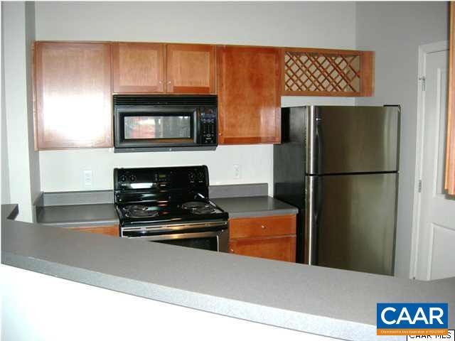 755 Walker Square in Charlottesville, VA - Foto de edificio - Building Photo