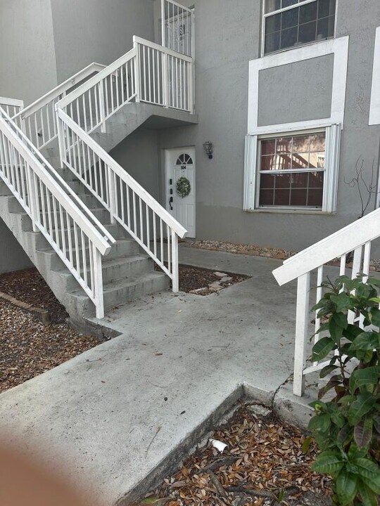 462 NE 210th Cir Terrace in Miami, FL - Building Photo