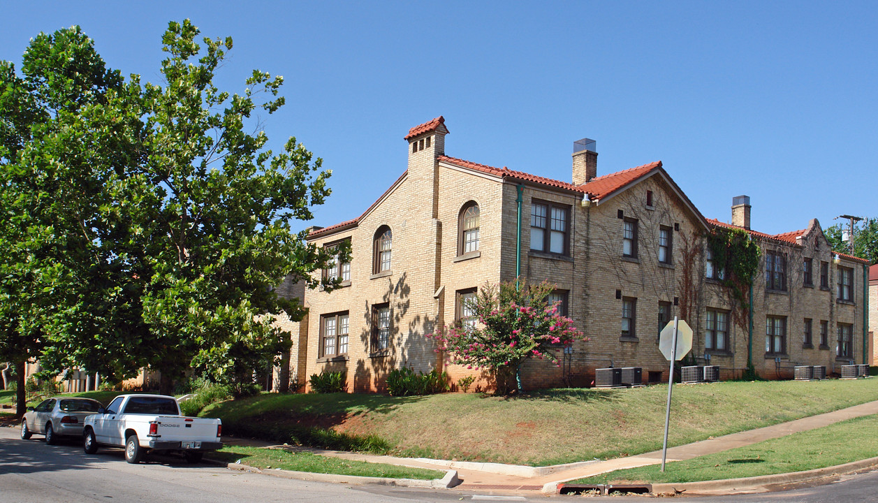 Spanish Courts in Oklahoma City, OK - Building Photo