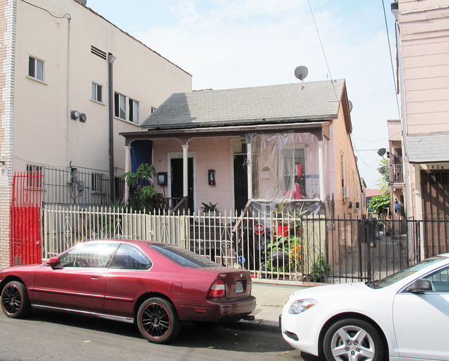 1422 W 10th Pl in Los Angeles, CA - Foto de edificio - Building Photo