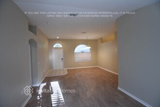 3702 Treeline Dr in Valrico, FL - Foto de edificio - Building Photo