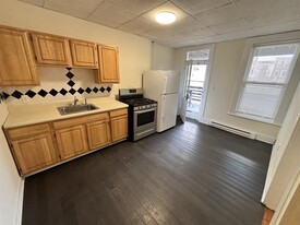 5 School St, Unit 1 in Somerville, MA - Building Photo