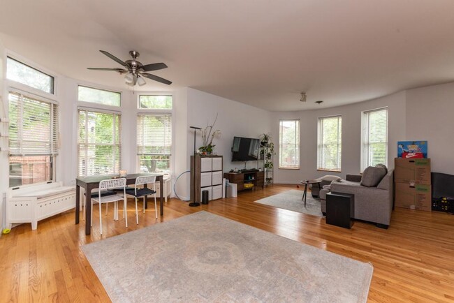 1301 N Hoyne Ave in Chicago, IL - Building Photo - Building Photo