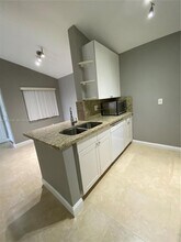 2820 N Oakland Forest Dr in Oakland Park, FL - Building Photo - Building Photo