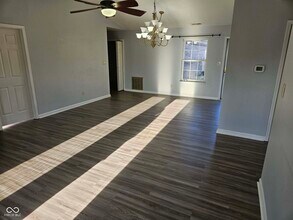 385 Polk Manor Dr in Greenwood, IN - Building Photo - Building Photo