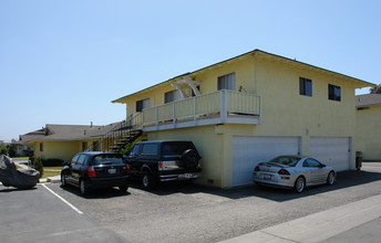 16721 Bartlett Ln in Huntington Beach, CA - Building Photo - Building Photo