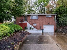 1425 Willoughby St in Pittsburgh, PA - Building Photo