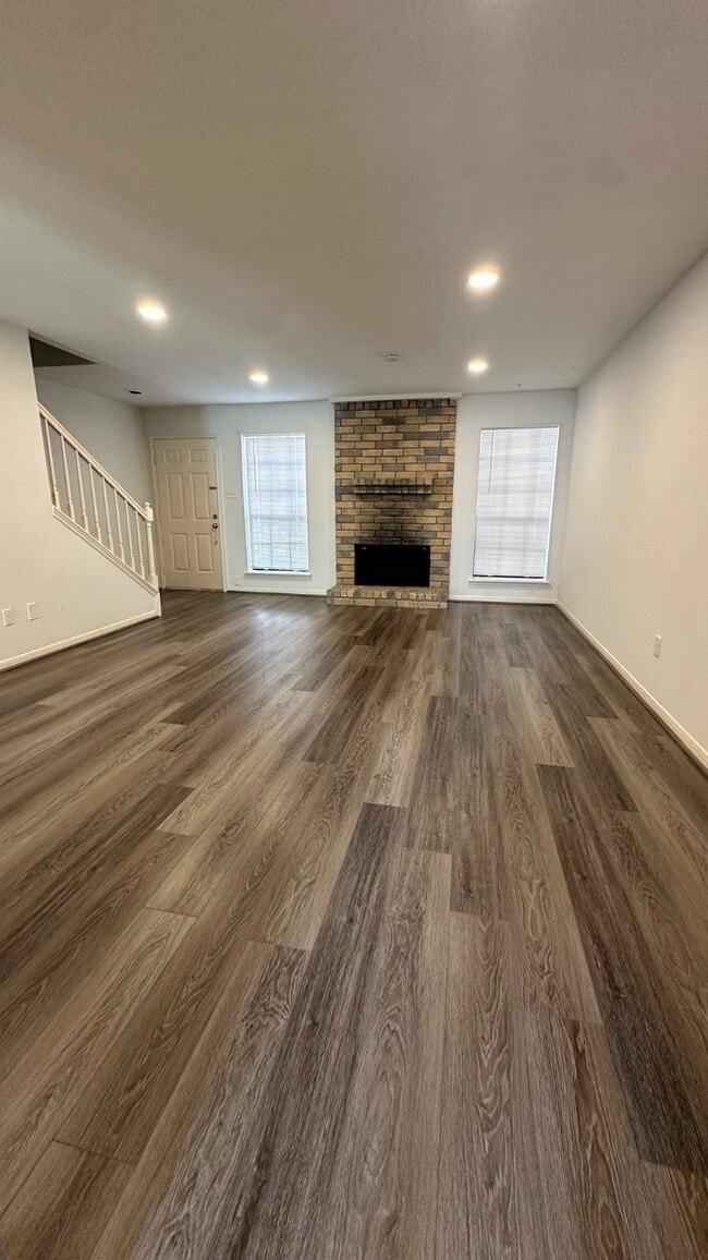 9901 Sharpcrest St in Houston, TX - Building Photo - Building Photo