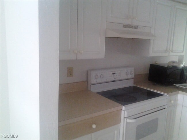 2211 East 5th Street in Lehigh Acres, FL - Building Photo - Building Photo