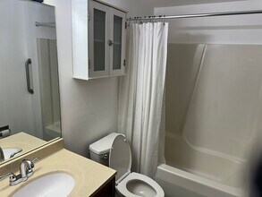 2718 Alder Creek Dr S, Unit 2 in North Tonawanda, NY - Foto de edificio - Building Photo