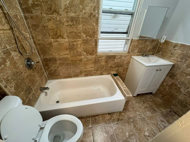 241 Peshine Ave in Newark, NJ - Building Photo - Building Photo