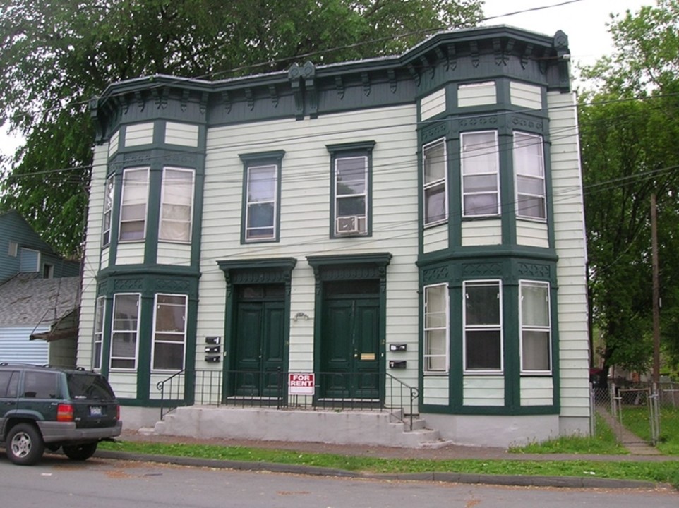 12-14 113th St in Troy, NY - Foto de edificio