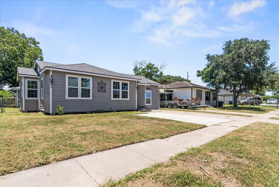 4513 Green Grove Dr in Corpus Christi, TX - Building Photo