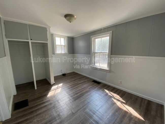 827 W Cedar St in Kalamazoo, MI - Building Photo - Building Photo