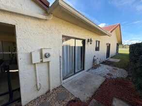 16233 Laurel Dr in Weston, FL - Building Photo - Building Photo