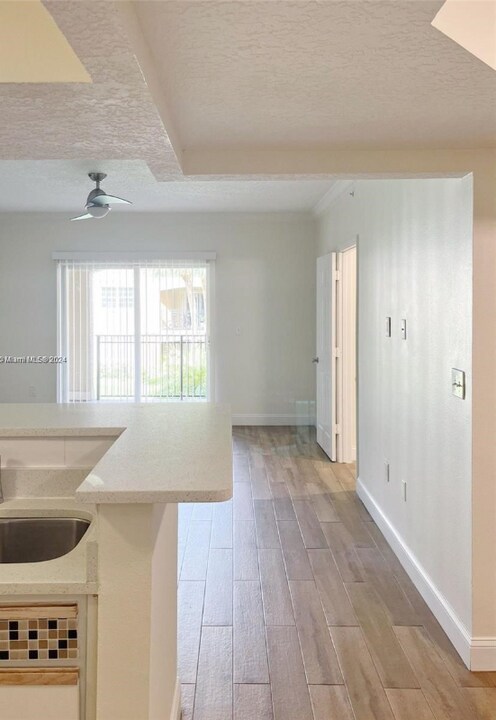 140 SW 117th Ave in Pembroke Pines, FL - Building Photo