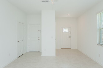 2156 Azure Vw Wy in Lutz, FL - Building Photo - Building Photo